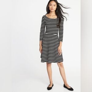 Old Navy Fit & Flare 3/4 Sleeve Jersey Dress